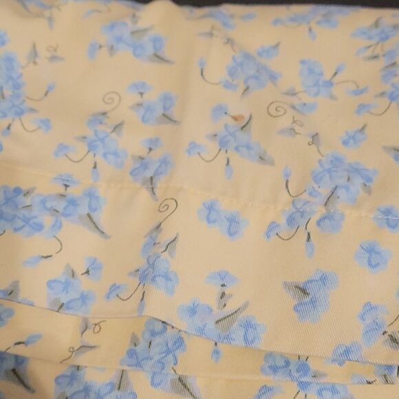 Ms. Lee yellow and blue floral capris - Picture 6 of 6